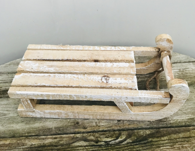 Dekorativer Holzschlitten