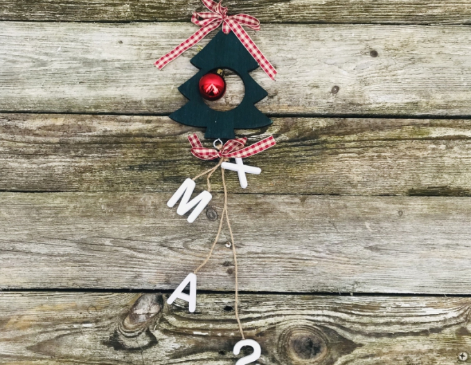 Dekorativer Holzbaum zum Aufhängen 50cm