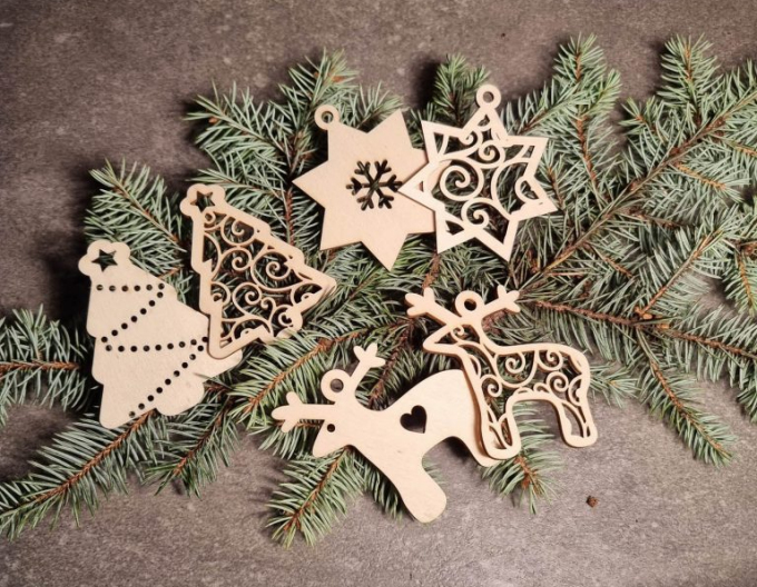 Traditionelles Set - Schachtel mit Weihnachtsschmuck